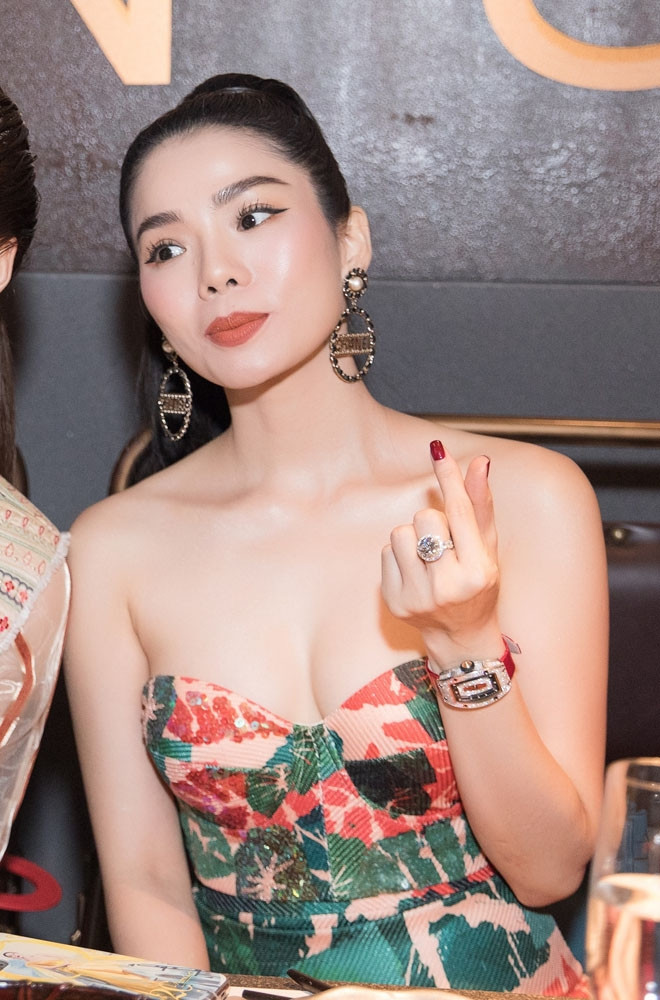 files library images site 1 20191103 web le quyen gay soc deo dong ho hang hieu 30 ty dong di su kien 31 112949.jpg