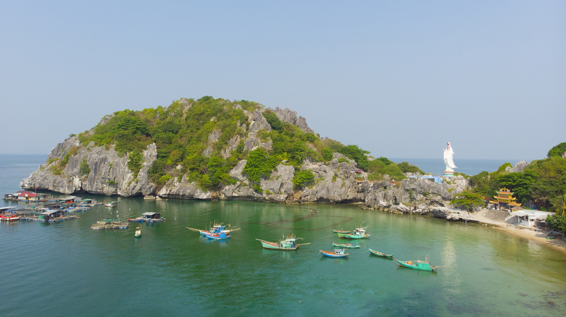 một góc xã đảo Hòn Nghệ huyện Kiên Lương Kiên Giang.jpg