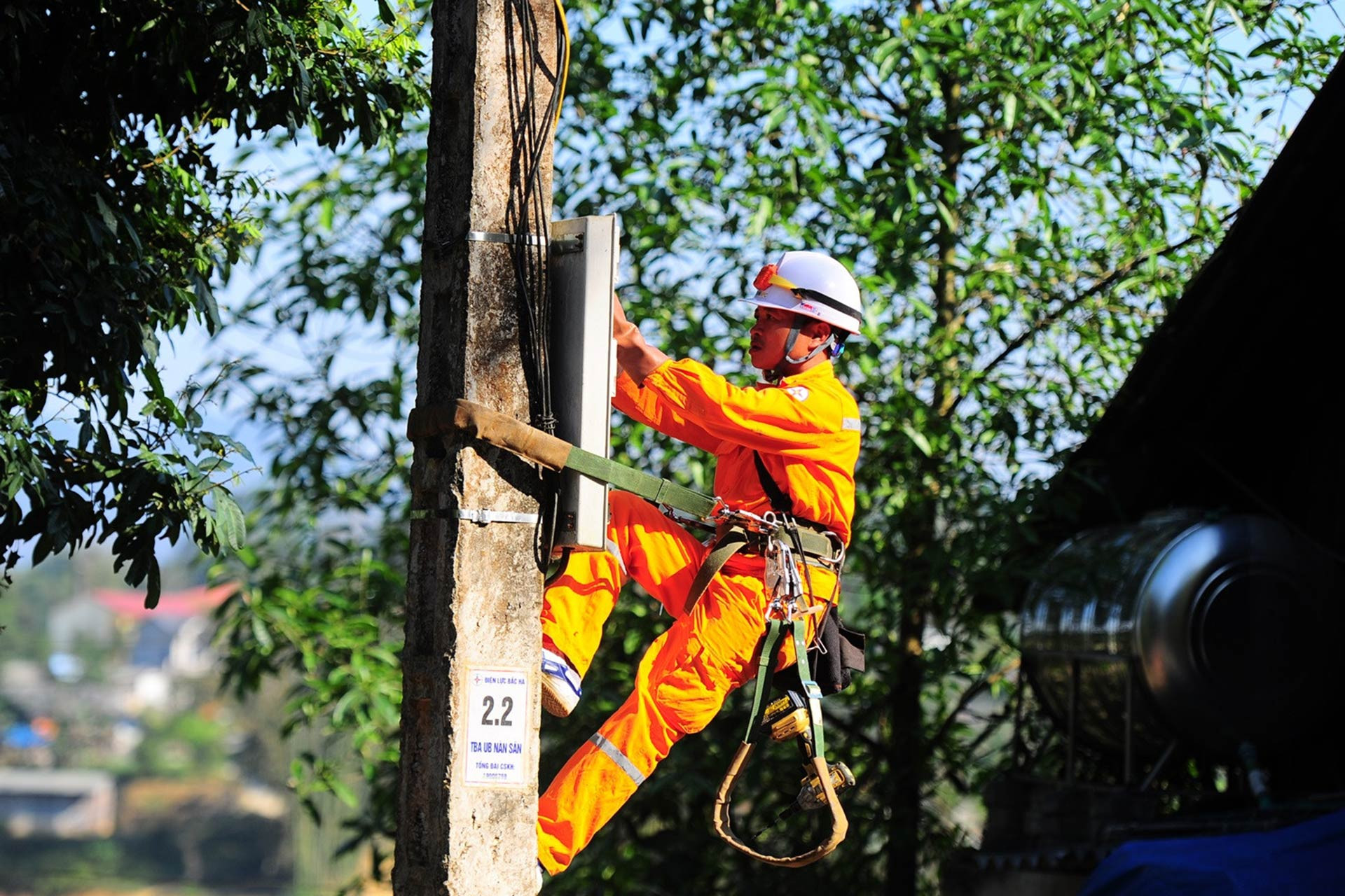 Tiêu thụ điện lập kỷ lục, lần đầu vượt mốc 1 tỷ kWh/ngày