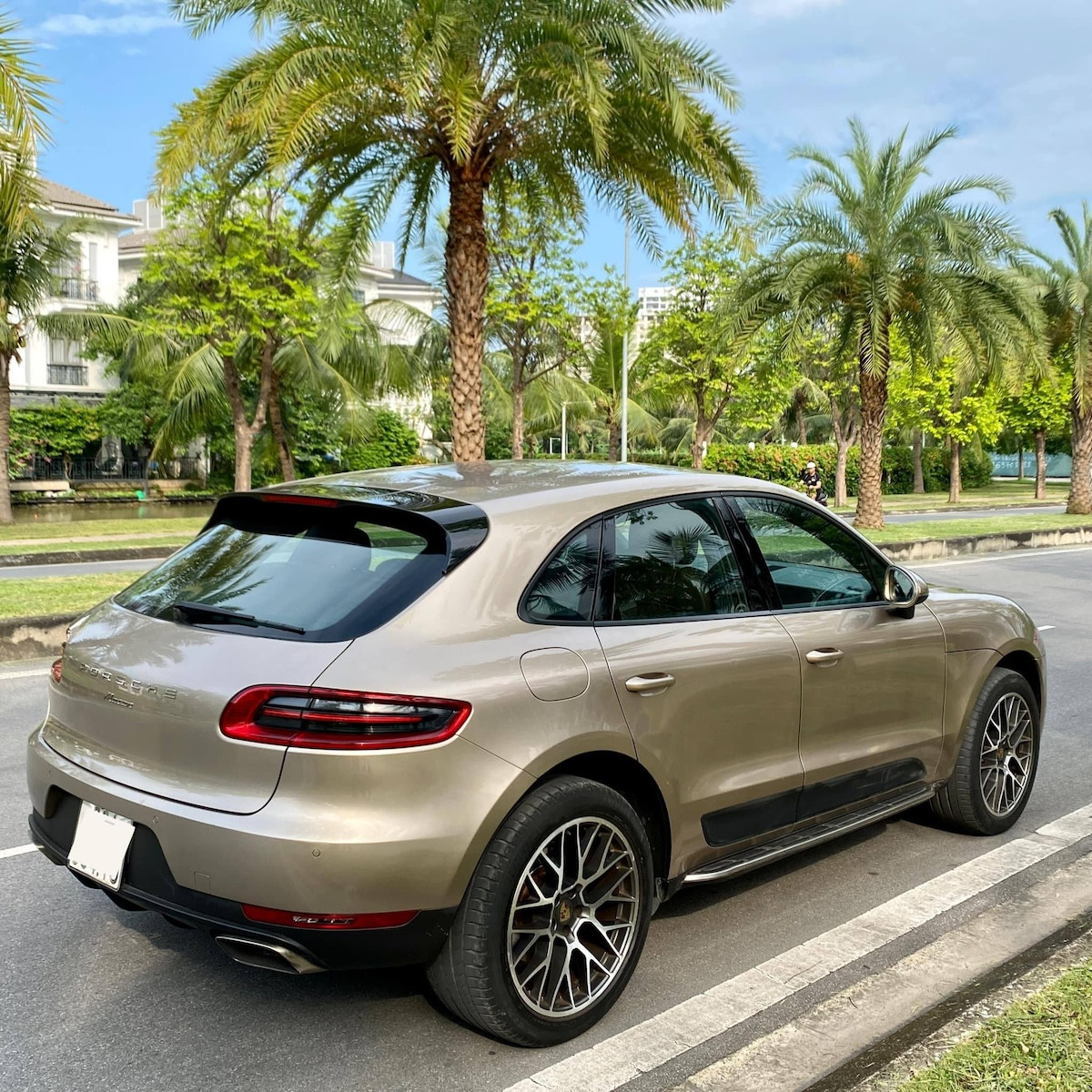 Porsche Macan 2014 1.jpeg