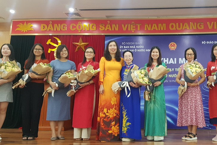 Tổ chức cuộc thi sáng tác văn, thơ về người phụ nữ Việt Nam nơi xa xứ