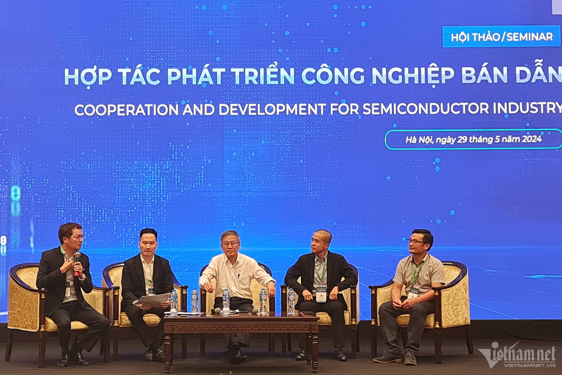 W-Hoi thao ban dan 1.jpg