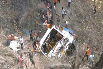 Hiện trường xe buýt lao xuống hẻm núi, hàng chục người thương vong ở Ấn Độ