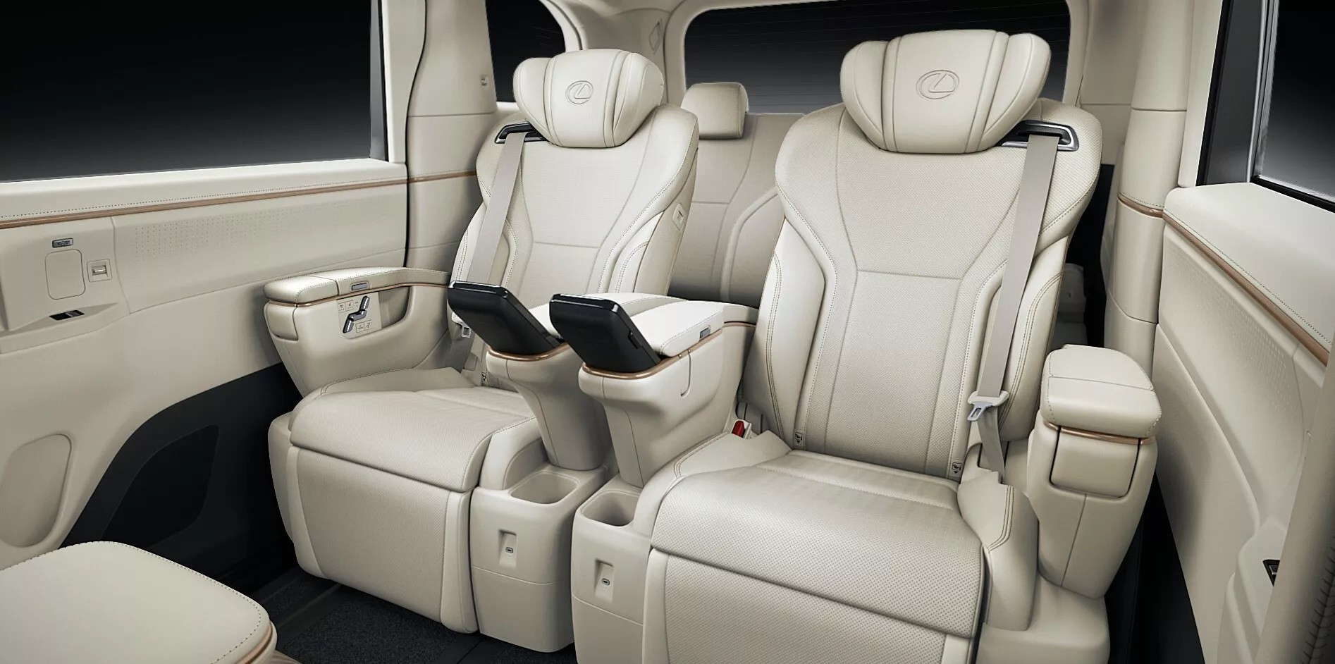 lexus lm 6 cho 2.jpg