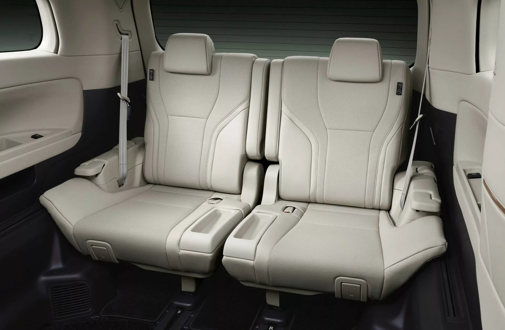 lexus lm 6 cho 7.jpg