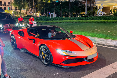 Siêu xe Ferrari SF90 có gói tùy chọn tiền tỷ bất ngờ về tay đại gia Sài Gòn
