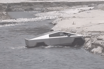 Thích thể hiện, tài xế xe bán tải Tesla Cybertruck mắc kẹt dưới lòng sông