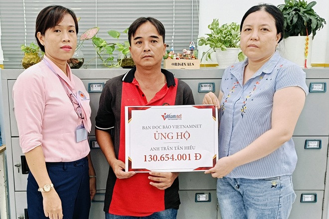 Trao hơn 130 triệu đồng đến anh Trần Tấn Hiếu