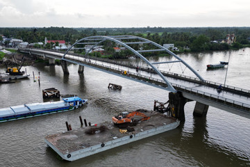 Vụ tàu chở đá tông hỏng cầu Măng Thít: Thay đổi tải trọng ô tô qua cầu