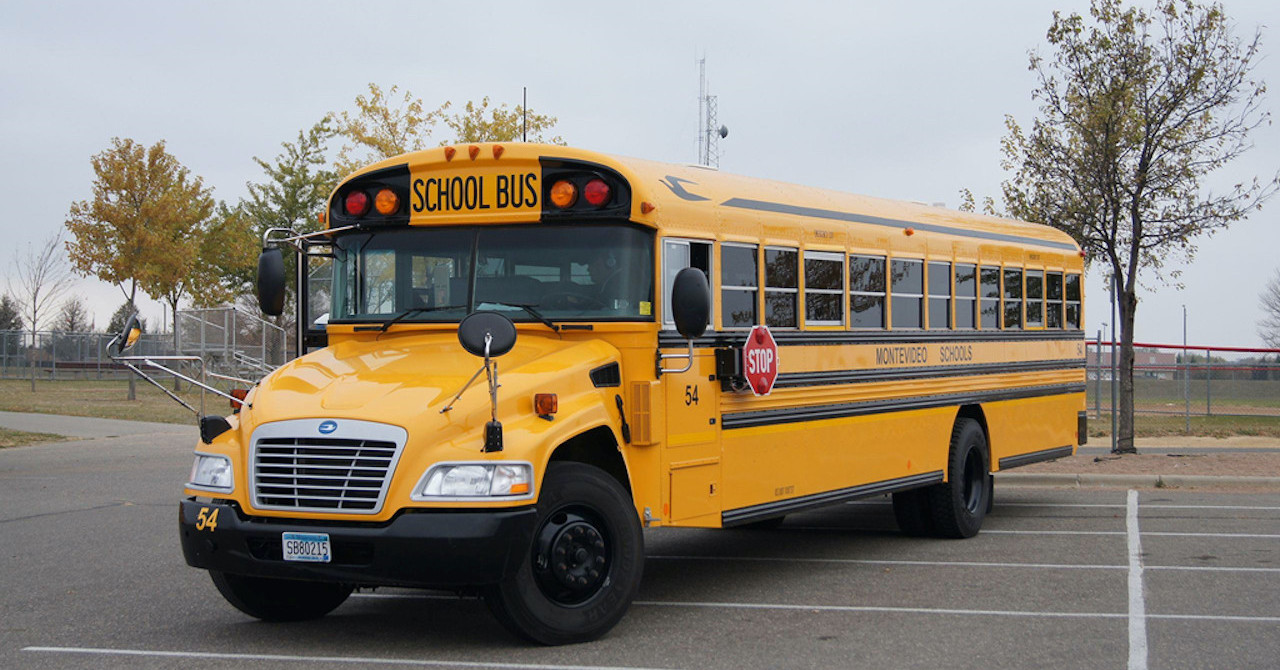 Chấm dứt việc bỏ quên trẻ trên ô tô, sắp có quy chuẩn xe chở học sinh