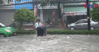 Dự án chống ngập 23 tỷ vừa hoạt động, ‘rốn ngập’ ở Biên Hòa vẫn lênh láng nước
