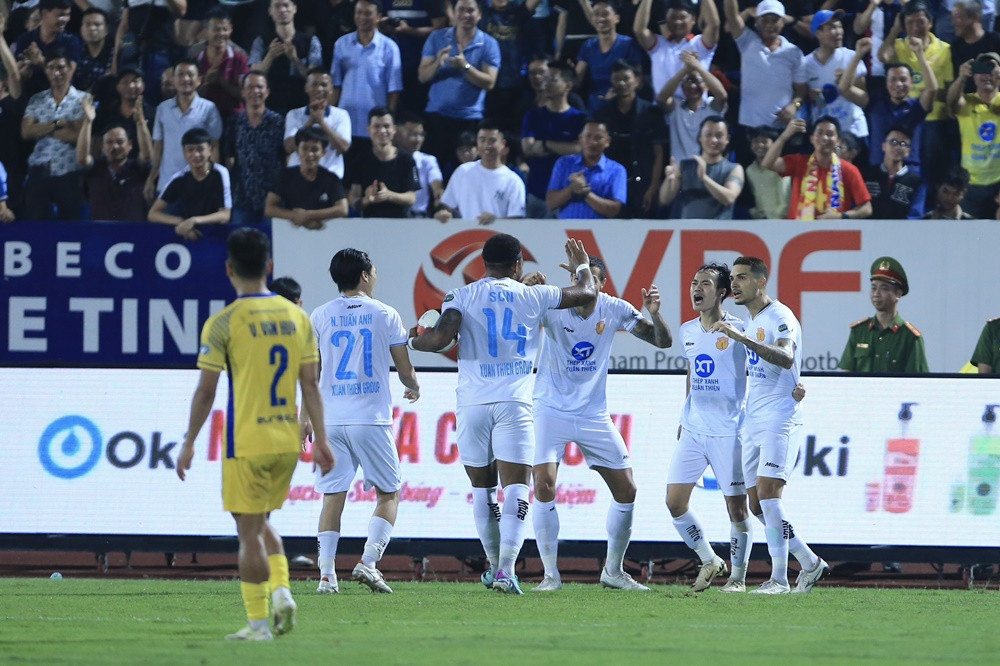 nam dinh vs slna 1.jpg