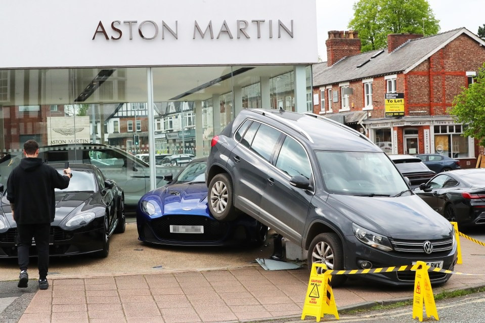 Aston Martin 3.jpeg