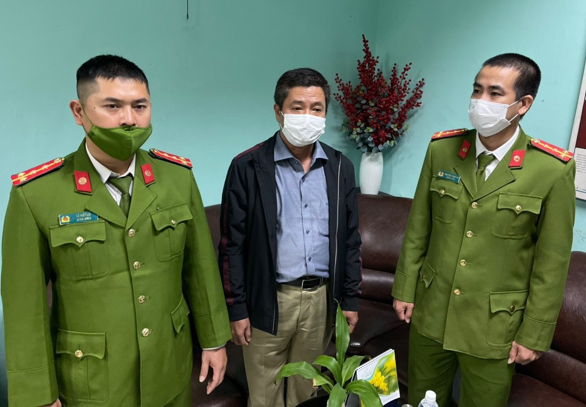 bat giam doc cdc tinh tt hue lien quan vu viet a 3.jpg
