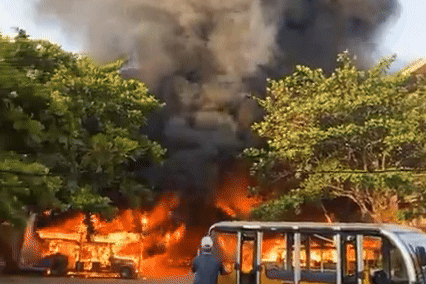 Cháy lớn tại trường điện lực ở Hội An, 40 xe điện du lịch bị thiêu rụi