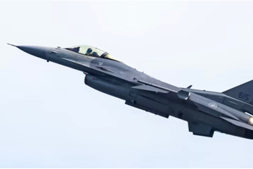 Máy bay chiến đấu F-16 đâm xuống căn cứ ở Singapore