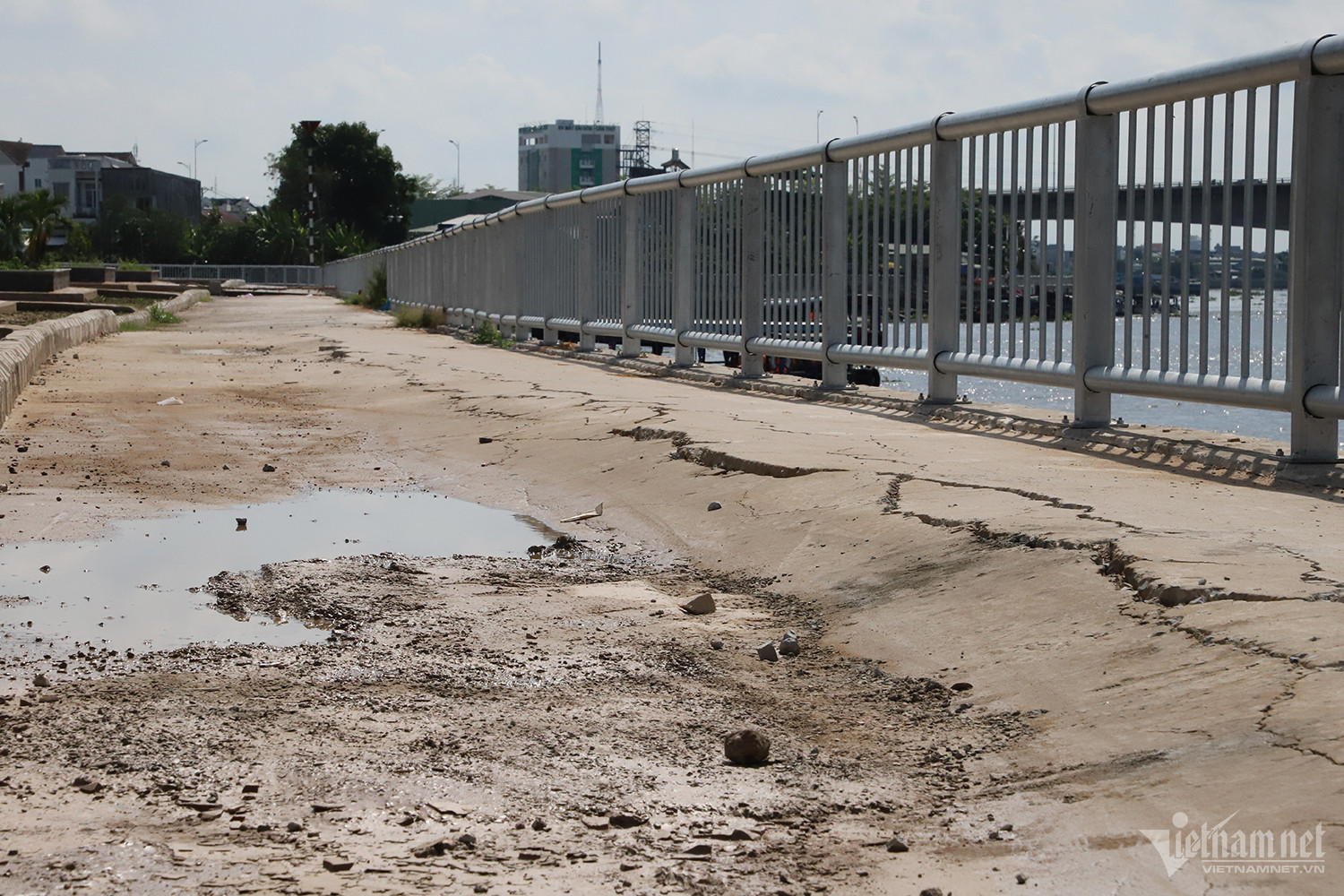 W-vết nứt 8.JPG.jpg