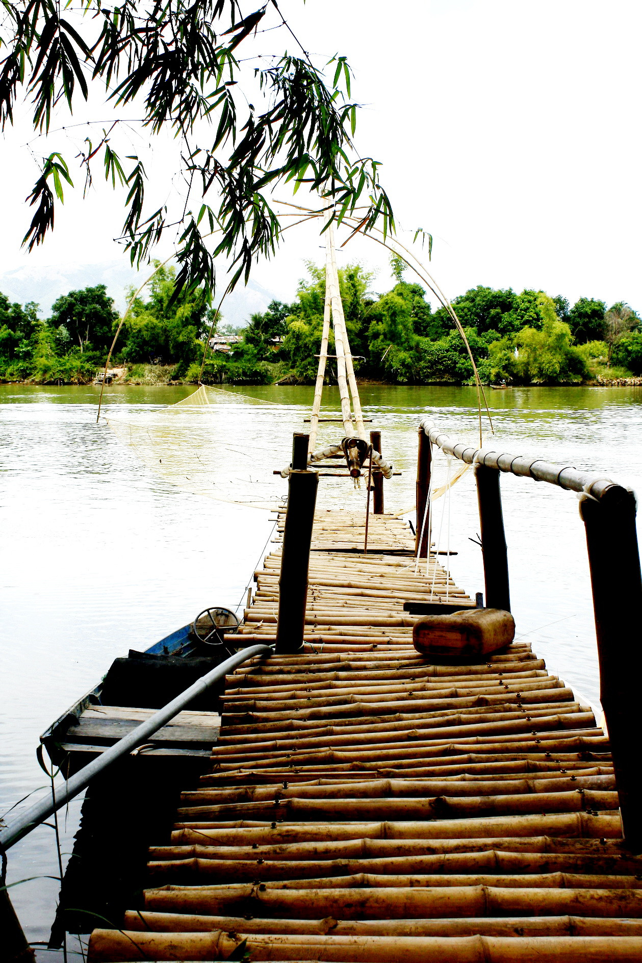 cầu bên sông Cái.jpg