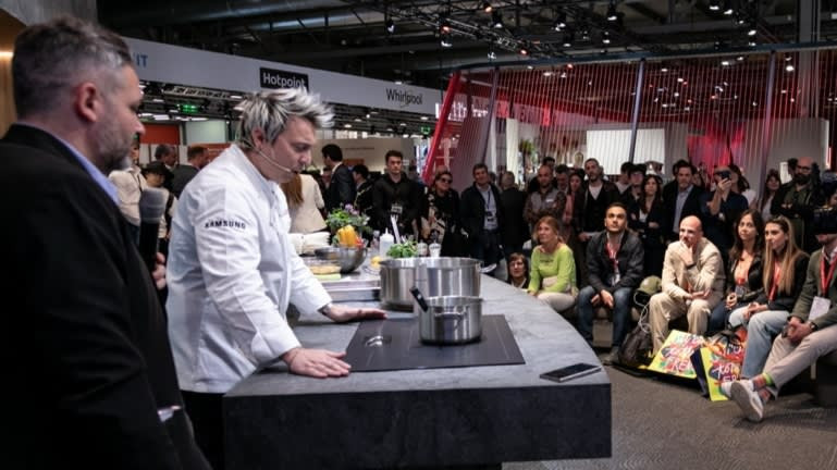 https___cms image bucket production ap northeast 1 a7d2.s3.ap northeast 1.amazonaws.com_images__aliases_articleimage_3_5_2_5_47655253 4 eng GB_Cropped 171511913320240507N+Samsung+EuroCucina.jpg