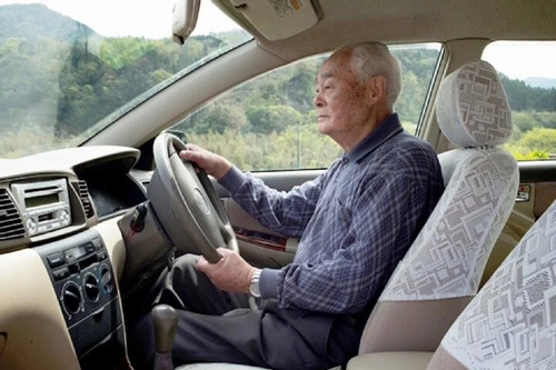 Người cao tuổi lái ô tô cần lưu ý vấn đề gì?
