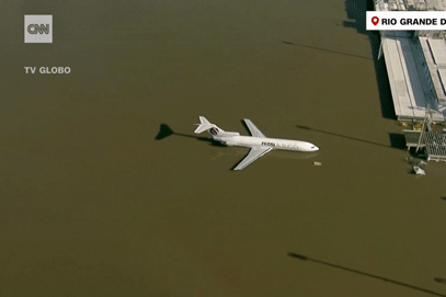  Sân bay chìm dưới nước, 100 người thiệt mạng vì mưa lớn ở Brazil 