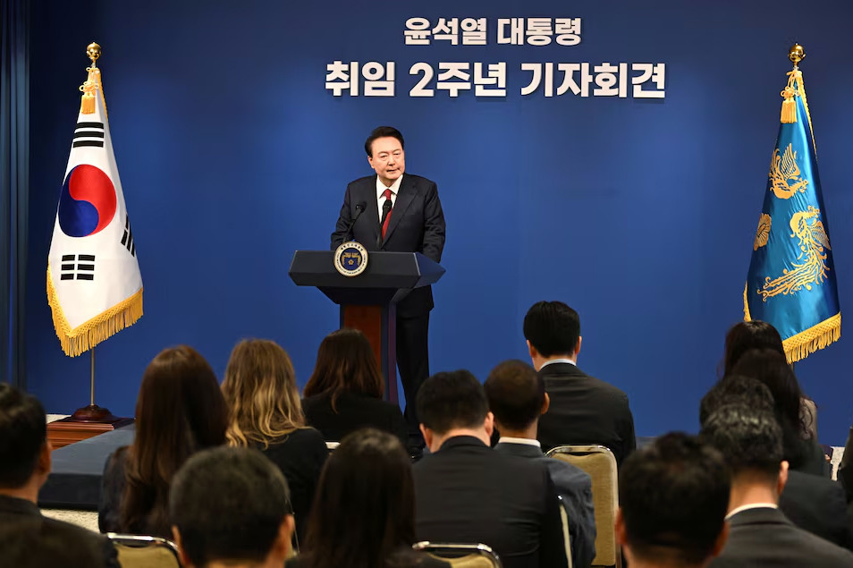 Tổng thống Hàn Quốc nhận trách nhiệm về các sai lầm sau 2 năm nắm quyền