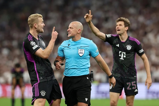 Trọng tài biên xin lỗi khiến Bayern mất oan bàn thắng trước Real