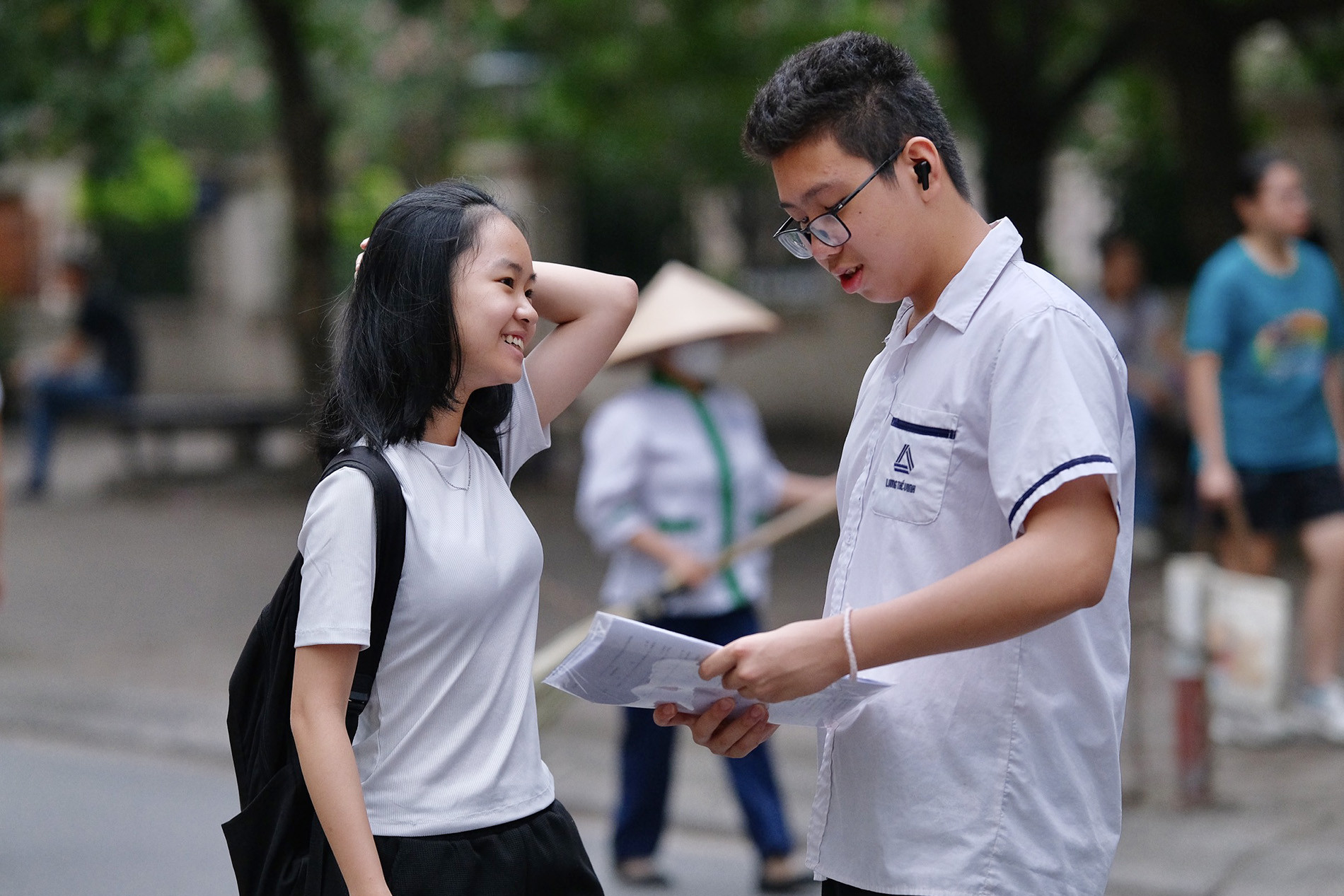 Đề thi vào lớp 10 chuyên Anh, trường Chuyên Ngoại ngữ có gì?