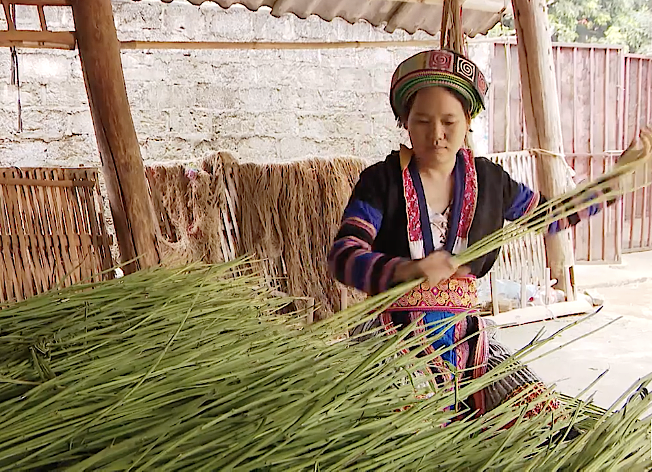 Hỗ trợ bà con tiêu thụ sản phẩm và tăng thêm thu nhập ngay tại cộng đồng