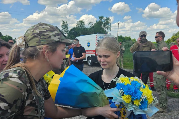 Nga và Ukraine trao đổi tù binh, Mỹ làm rõ chính sách vũ khí với Kiev