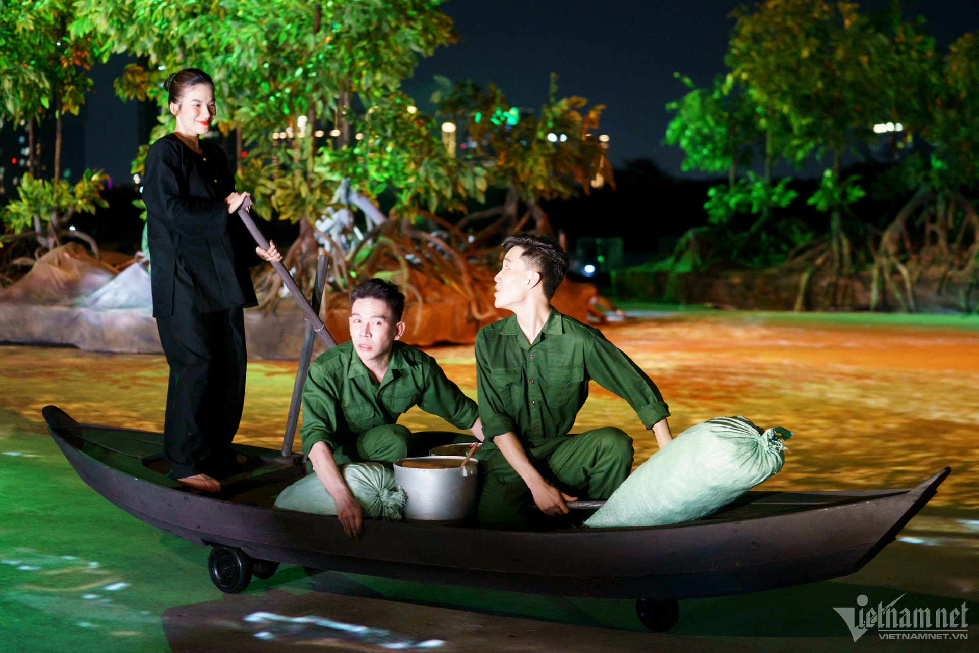 W-Khai mạc lễ hội sông nước.jpg