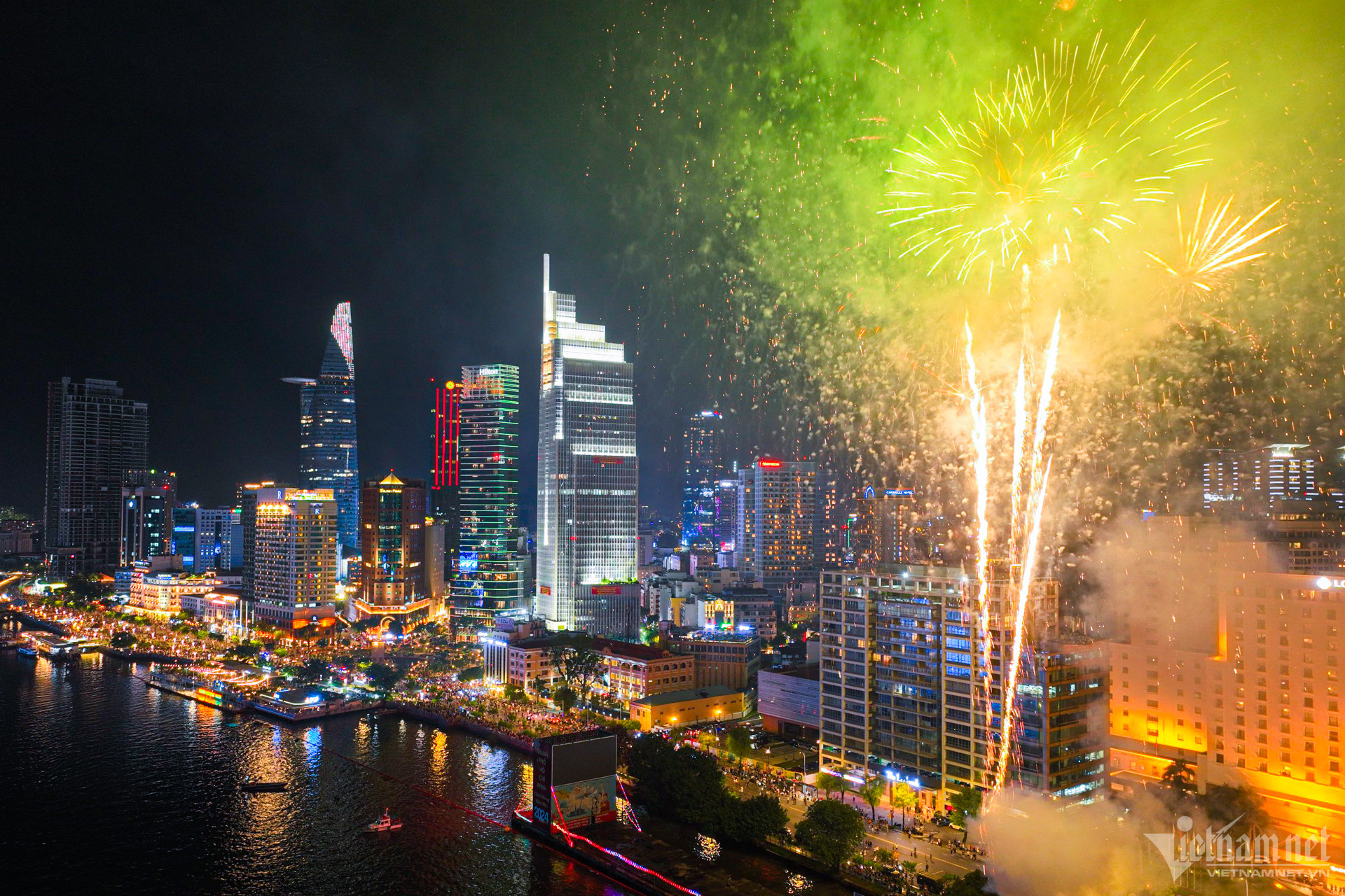 W-lễ hội sông nước TPHCM 16.jpg