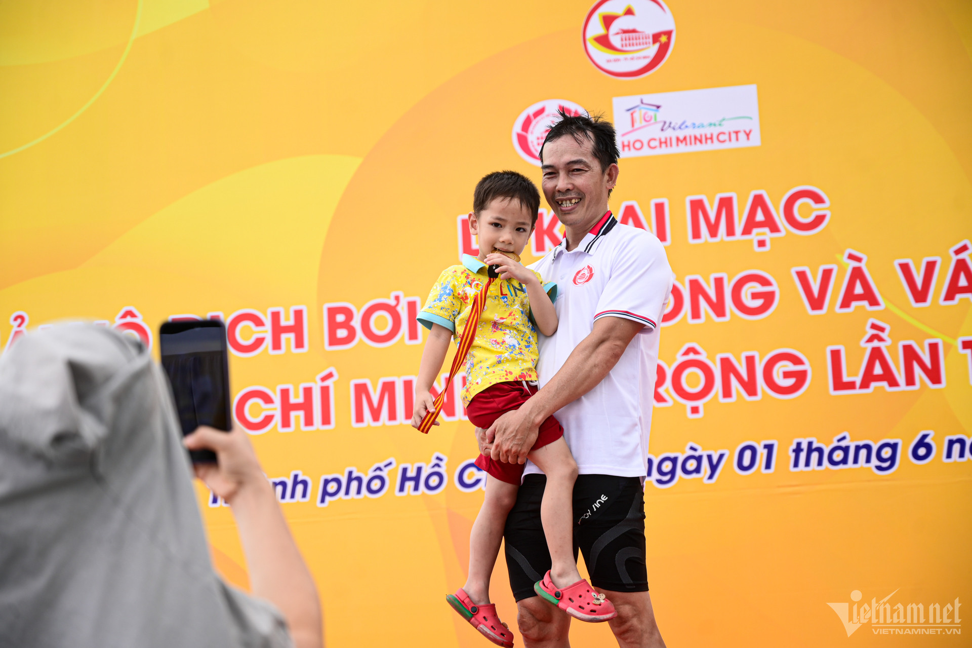 W-lễ hội sông nước TPHCM.jpg