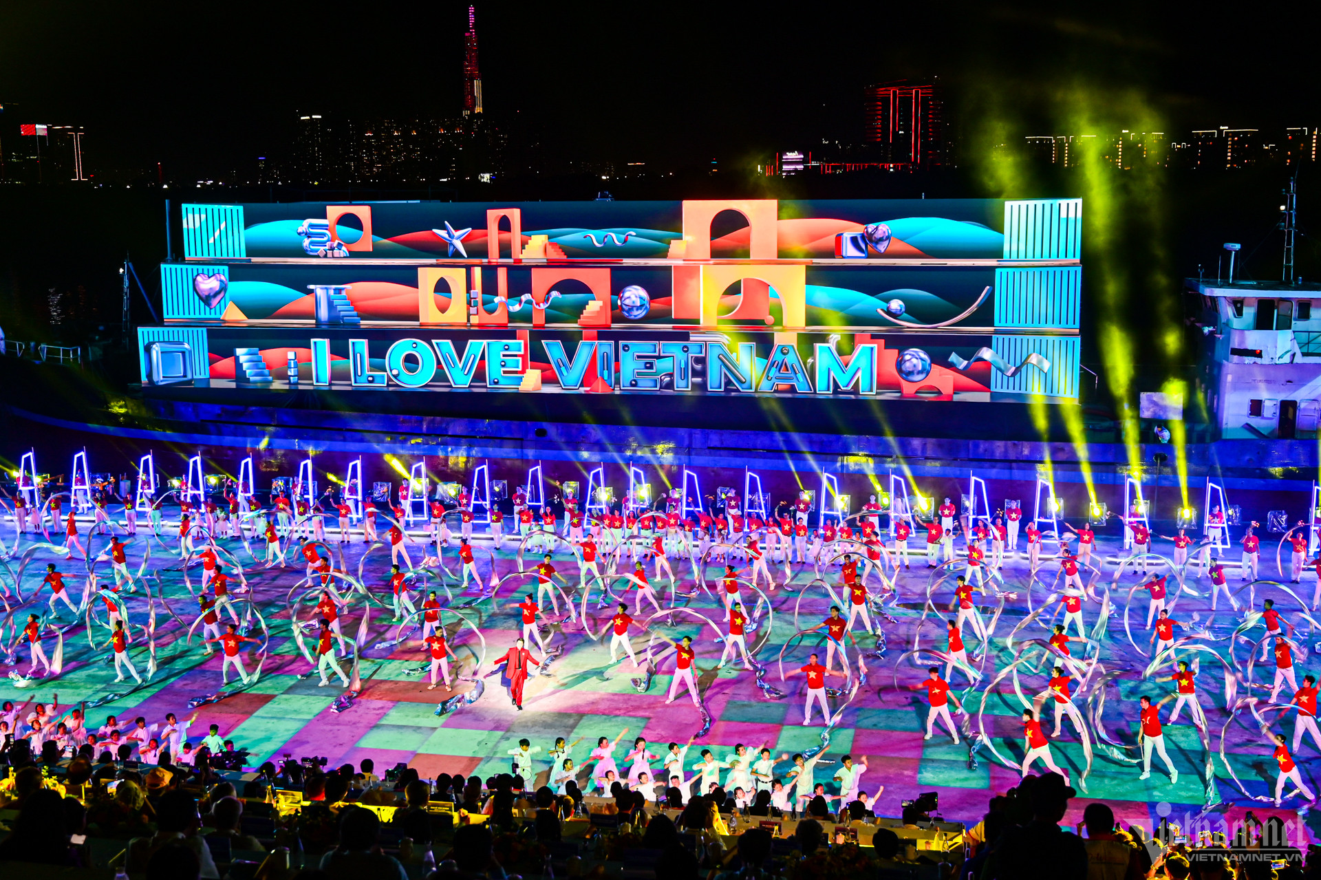 W-lễ hội sông nước TPHCM 5.jpg