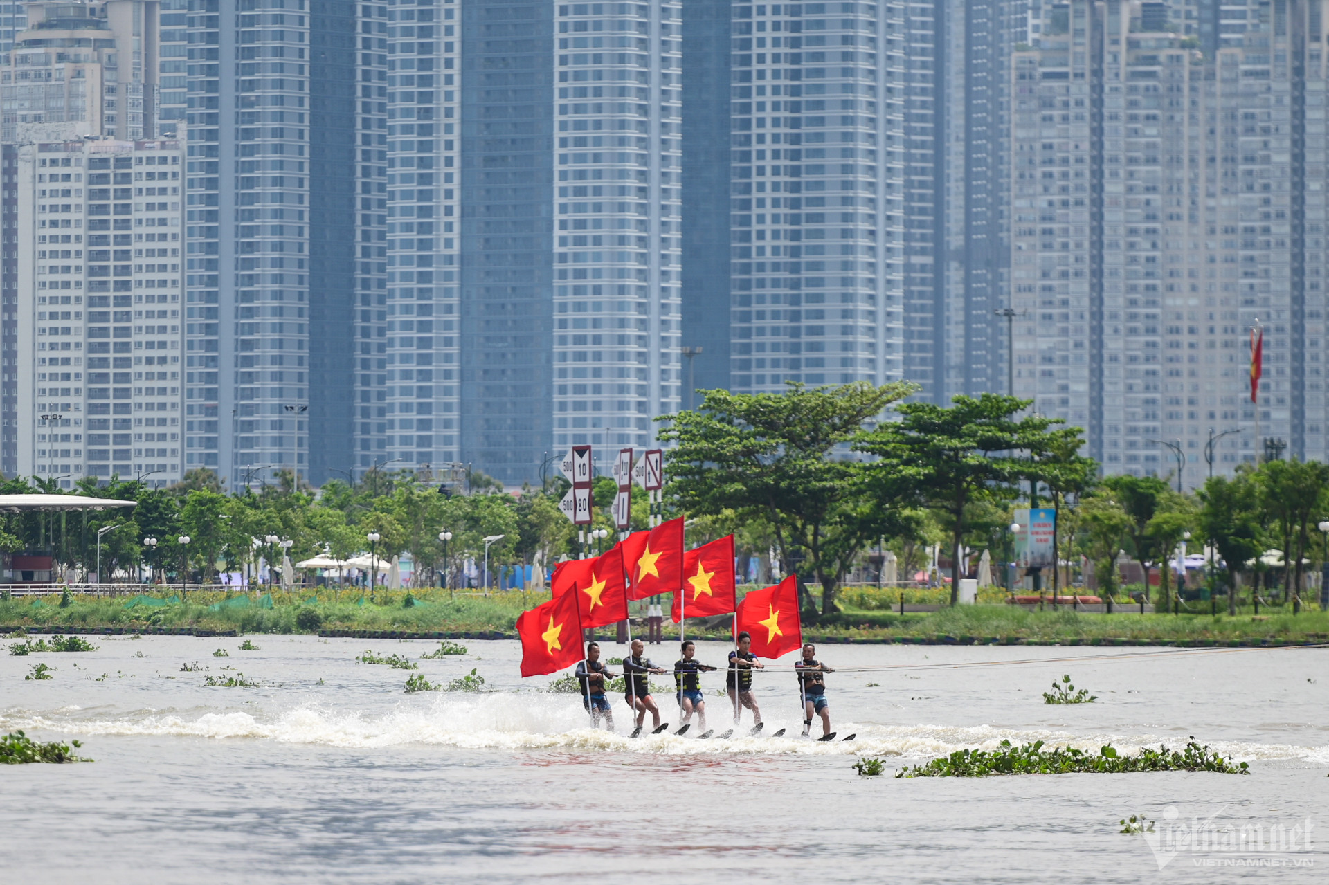 W-lễ hội sông nước TPHCM 9.jpg