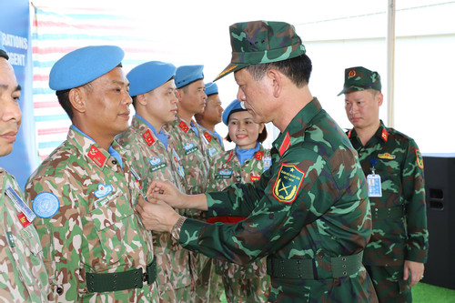 Công binh Việt Nam ở châu Phi nhận Huy chương gìn giữ hòa bình Liên Hợp Quốc