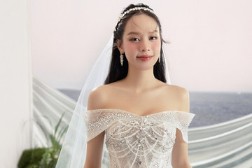Hoa hậu Thanh Thủy đẹp gợi cảm khi diện váy cưới