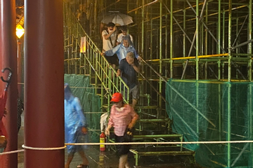 Nhiều khán giả bỏ về vì mưa lớn trong đêm nhạc Trịnh tại Festival Huế 2024