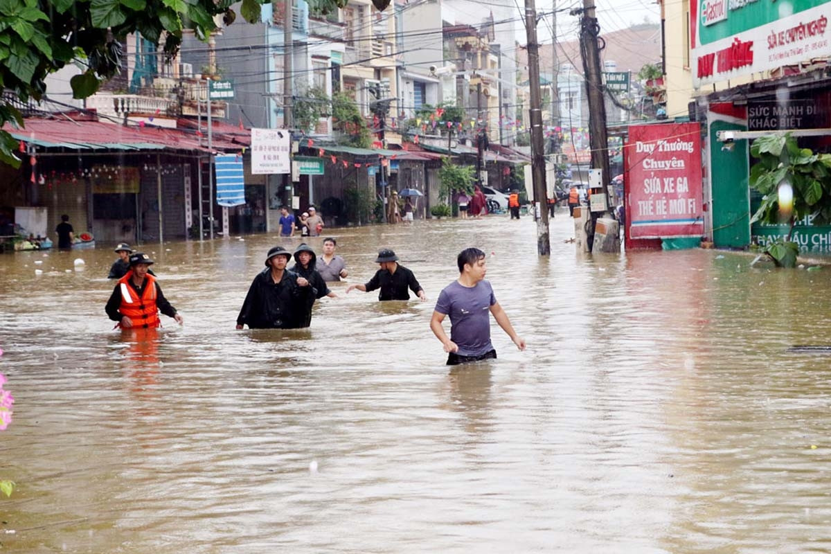 Mưa lớn khiến thành phố Hà Giang chìm trong 'biển nước'