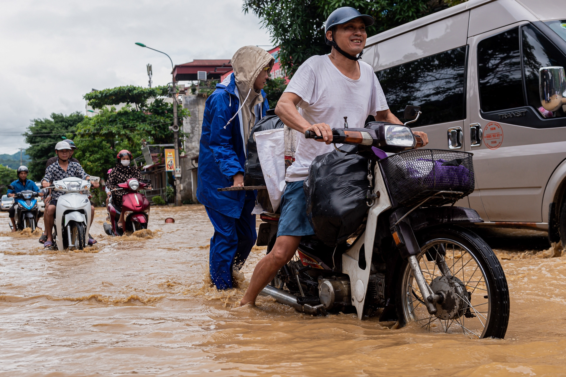 Thủ tướng yêu cầu ứng phó mưa lũ không được lơ là, chủ quan