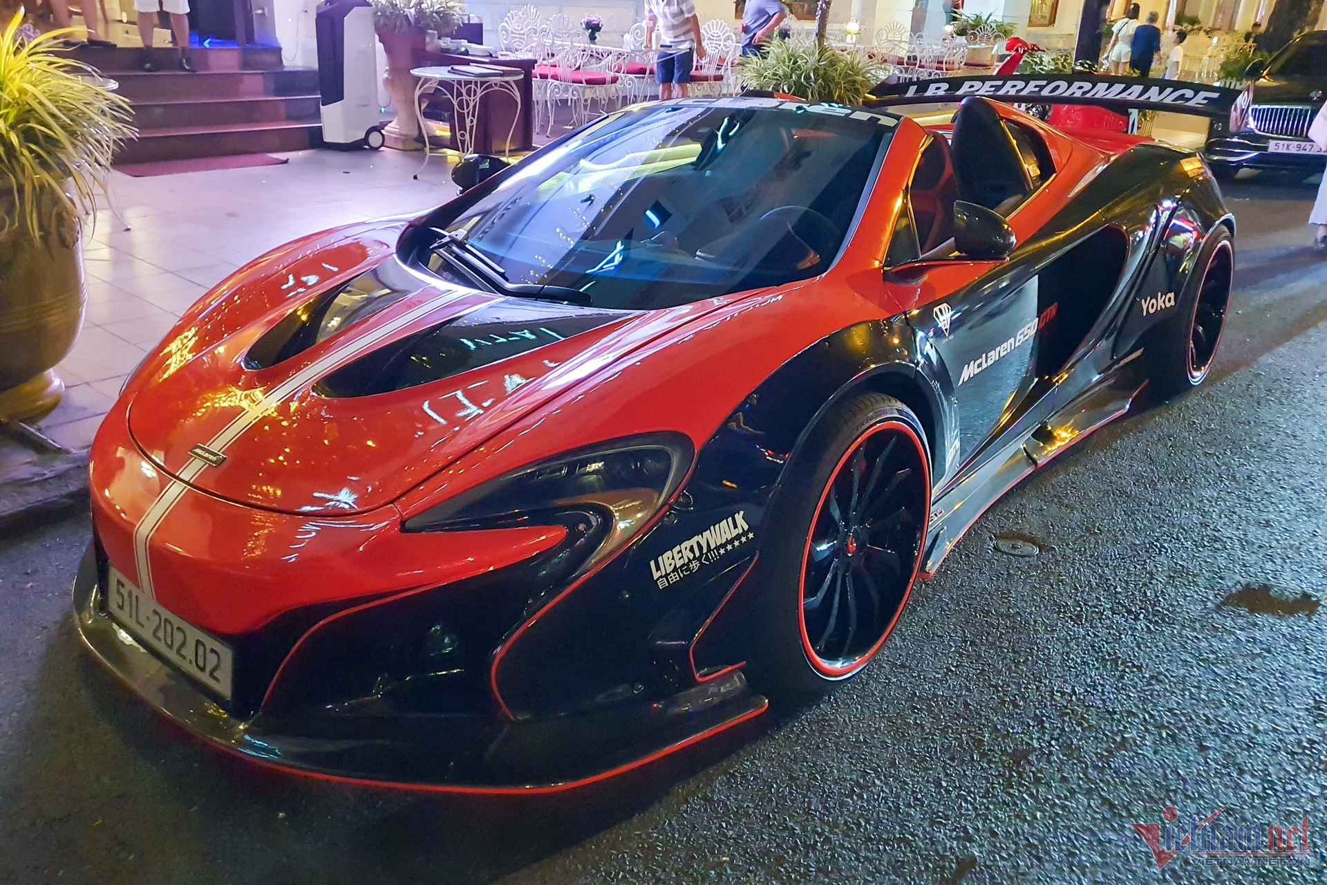 W-McLaren 650S Liberty Walk 1.jpg