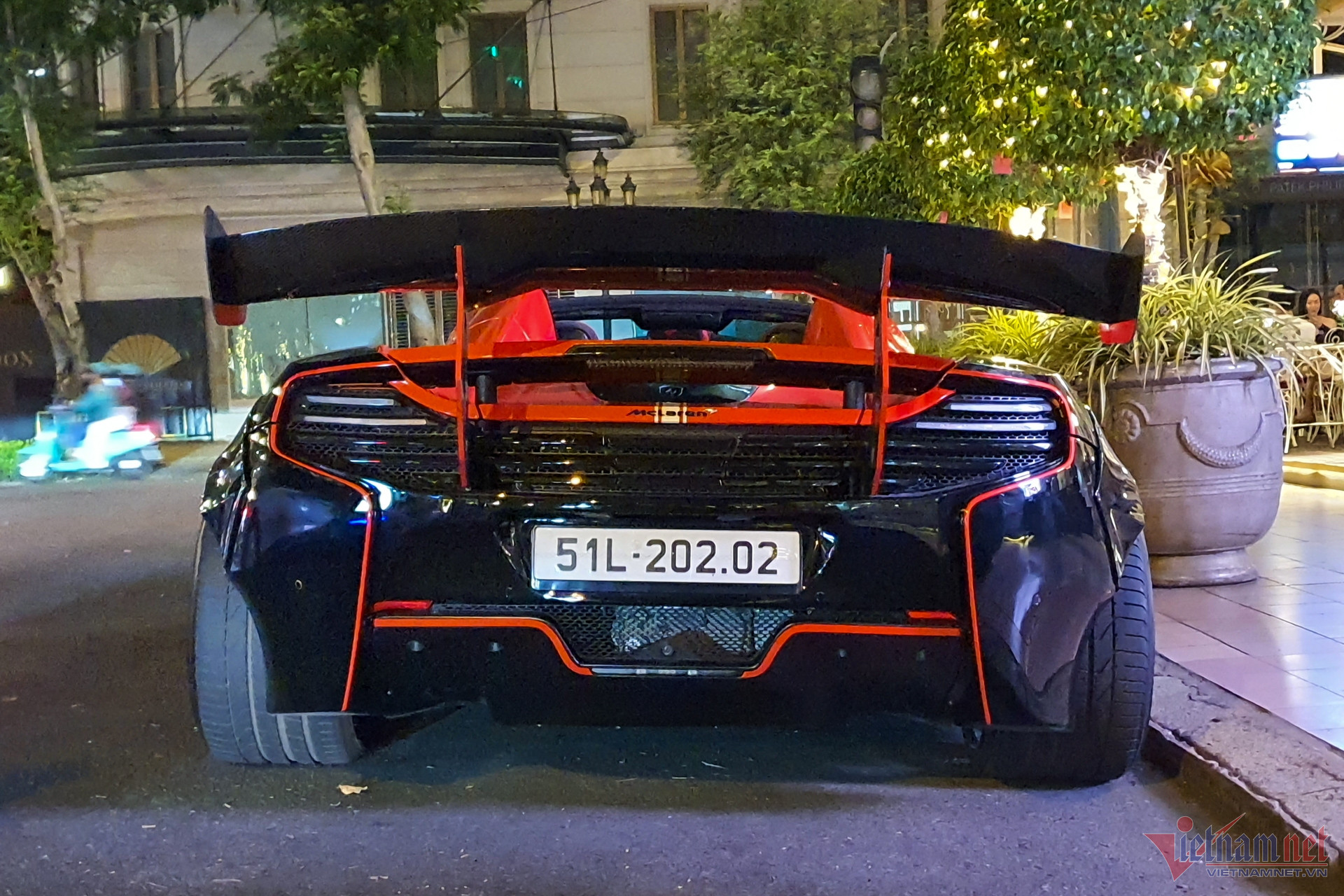 W-McLaren 650S Liberty Walk 6.jpg