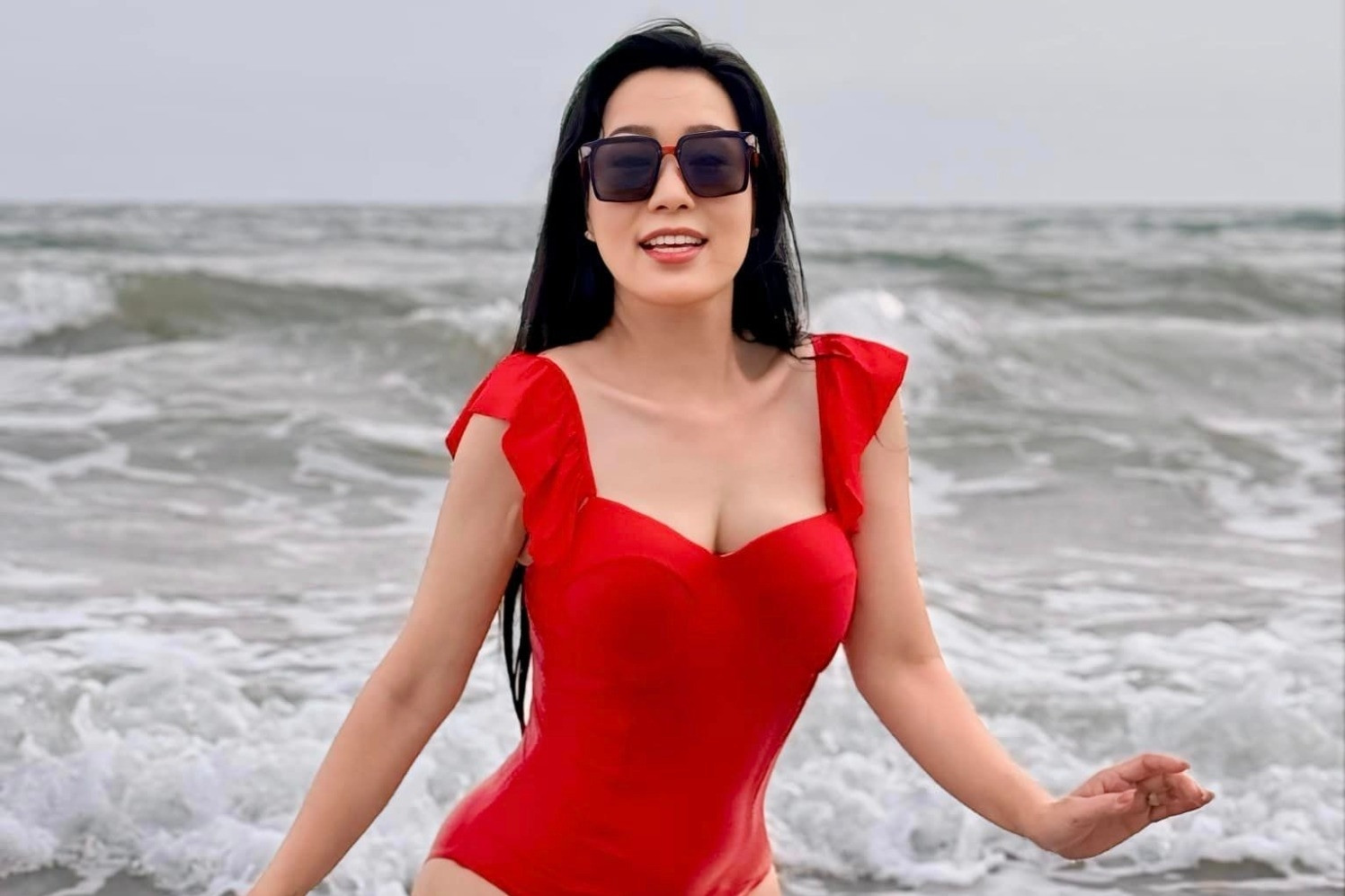 MC VTV Mai Ngọc khoe em trai CEO, NSND Trịnh Kim Chi sexy không ngờ