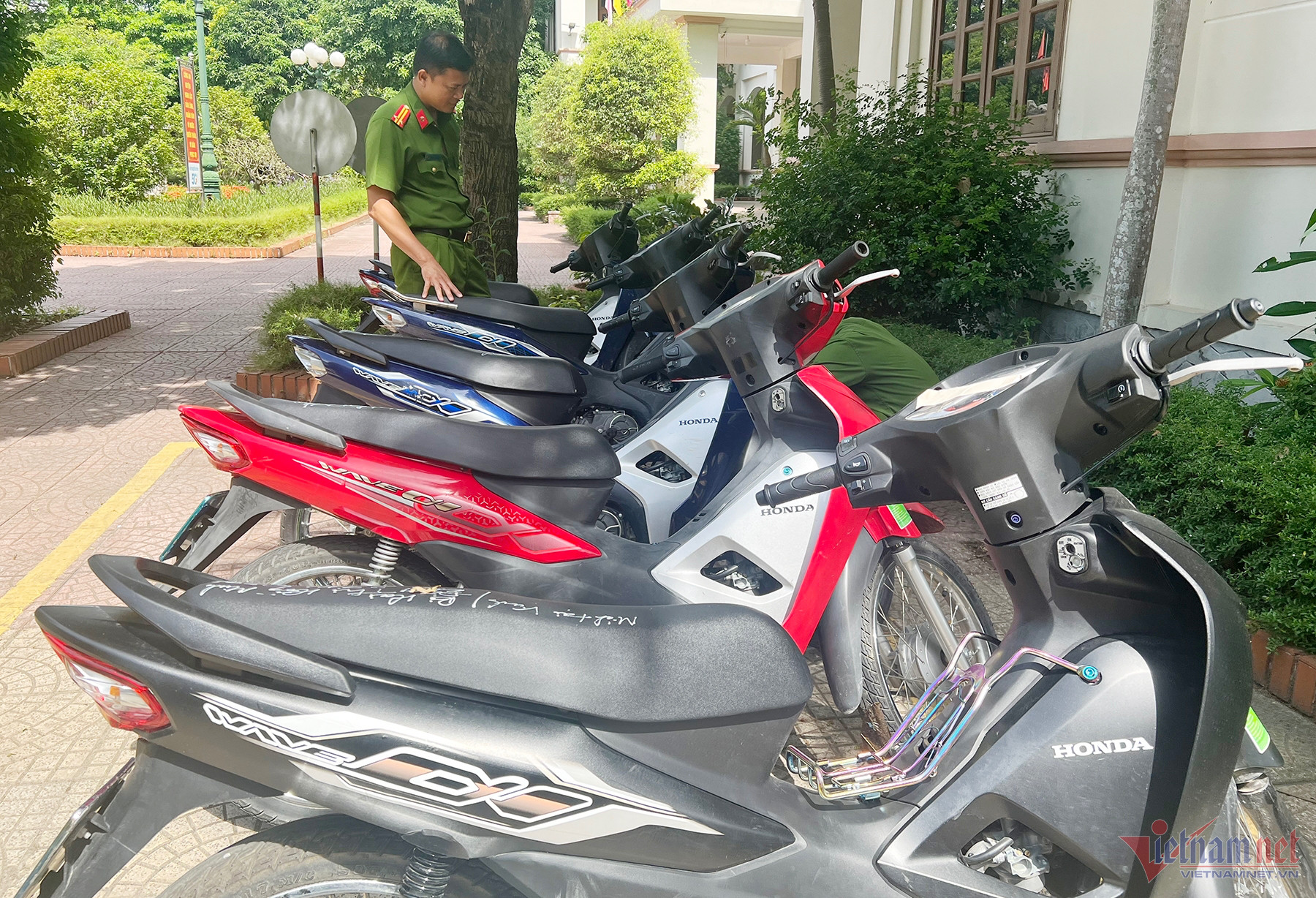 W-Cuop tai san 4.jpg