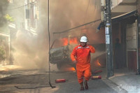 Bản tin chiều 12/6: Cháy liên hoàn giữa khu dân cư ở Đà Nẵng, xe tải bị hất văng