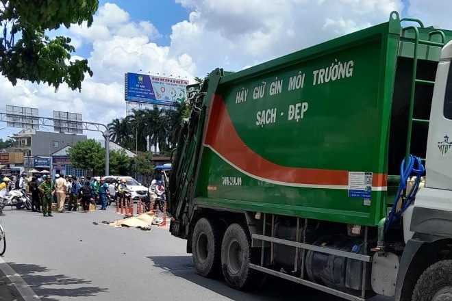 Va chạm với xe chở rác trên quốc lộ, người phụ nữ tử vong tại chỗ