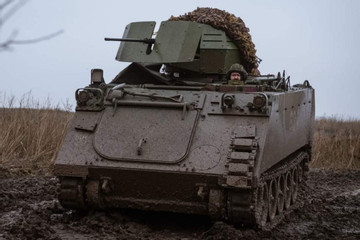 Ukraine nhận thiết giáp từ Lithuania, Nga bỏ Quân khu phía Tây