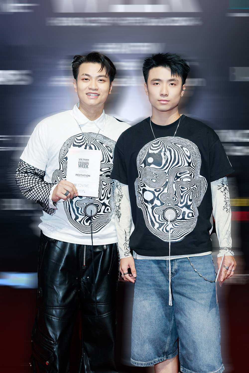 3. Diện chiếc áo thun đến từ BST của NTK Võ Công Khanh, cặp đôi Ninh Dương xuất hiện đầy trẻ trung và ăn ý tại thảm đỏ chương trình_.jpg