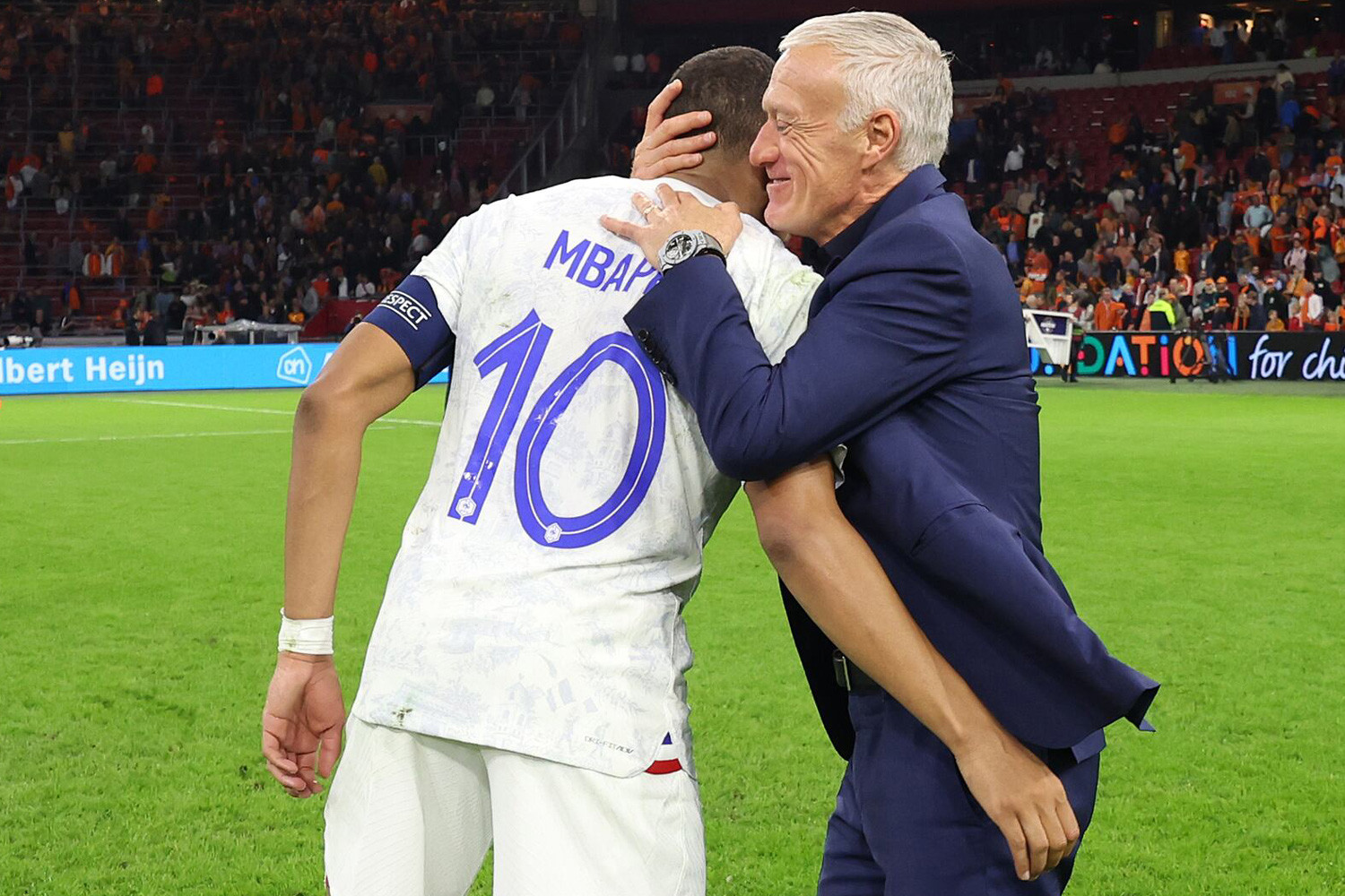 Deschamps Mbappe.jpg