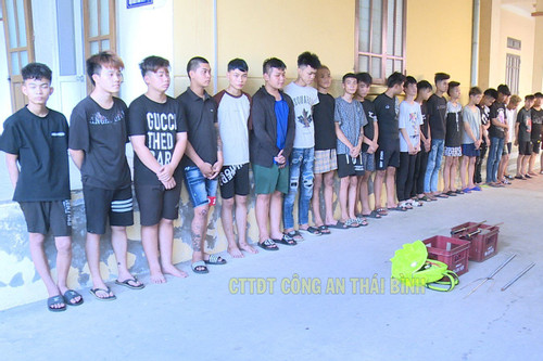 Khởi tố 15 thanh, thiếu niên bịt mặt, mang hung khí ra đường ở Thái Bình